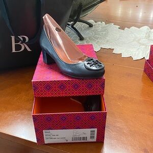 Tory Burch Black Leather Pumps